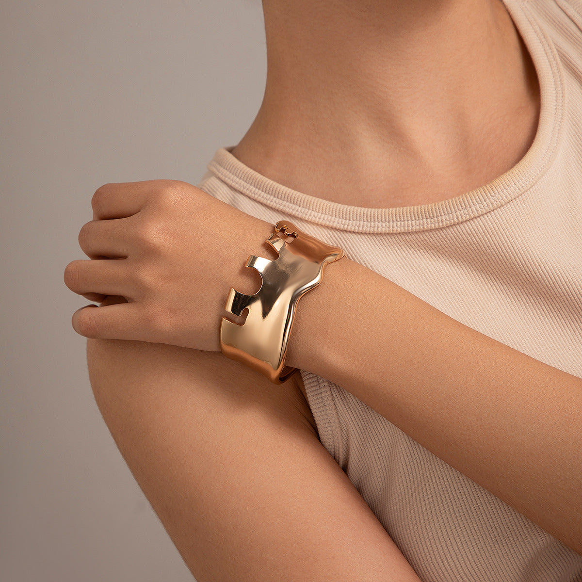 Metal style temperament bracelet