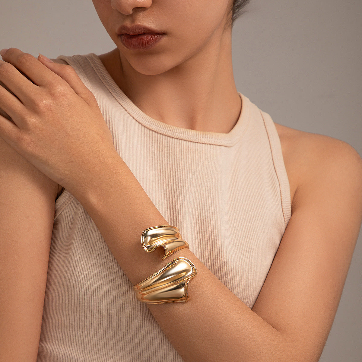 Metal style temperament bracelet