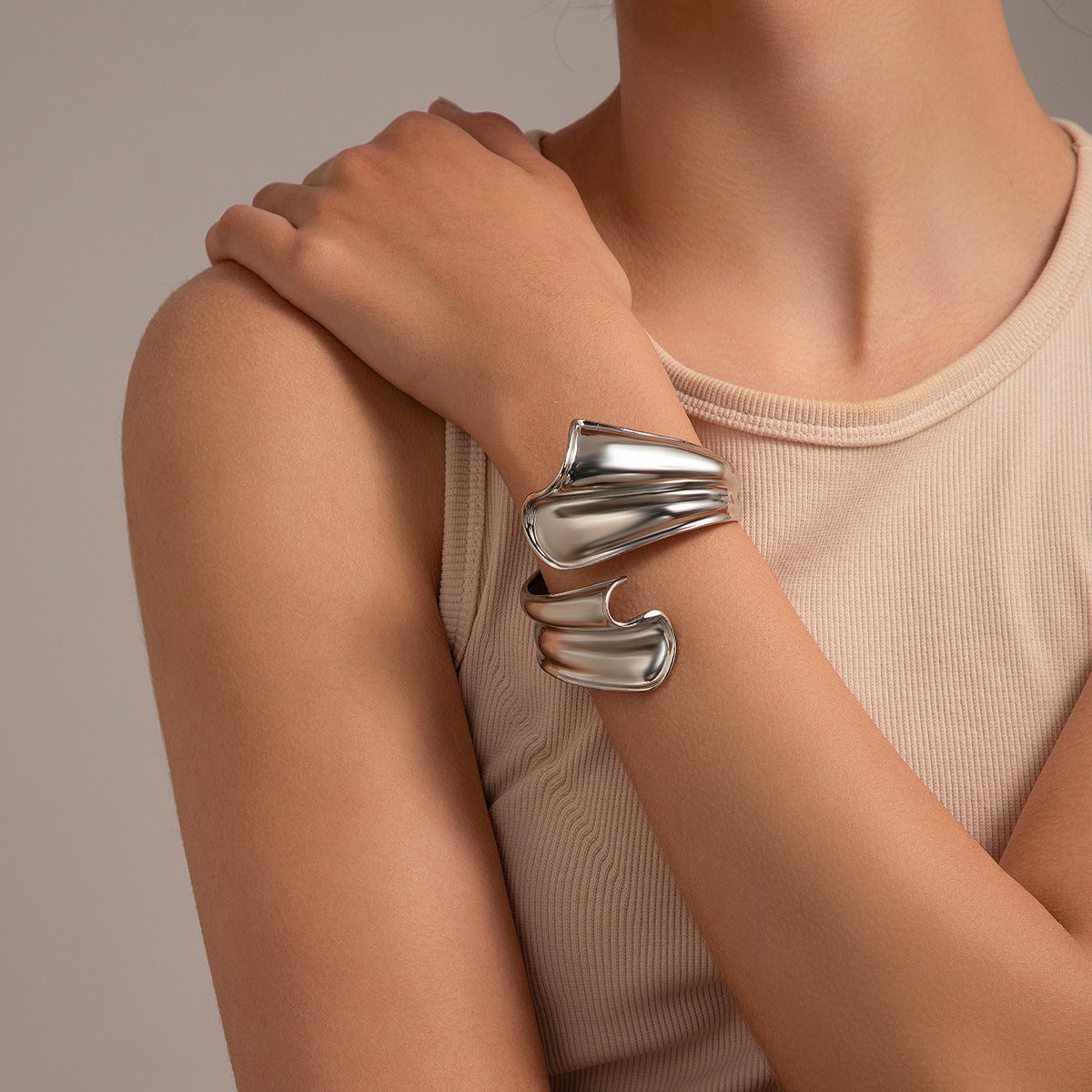 Metal style temperament bracelet