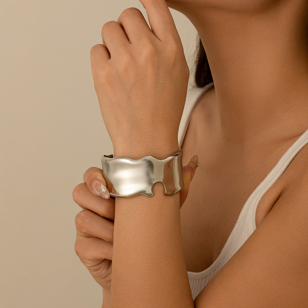 Metal style temperament bracelet