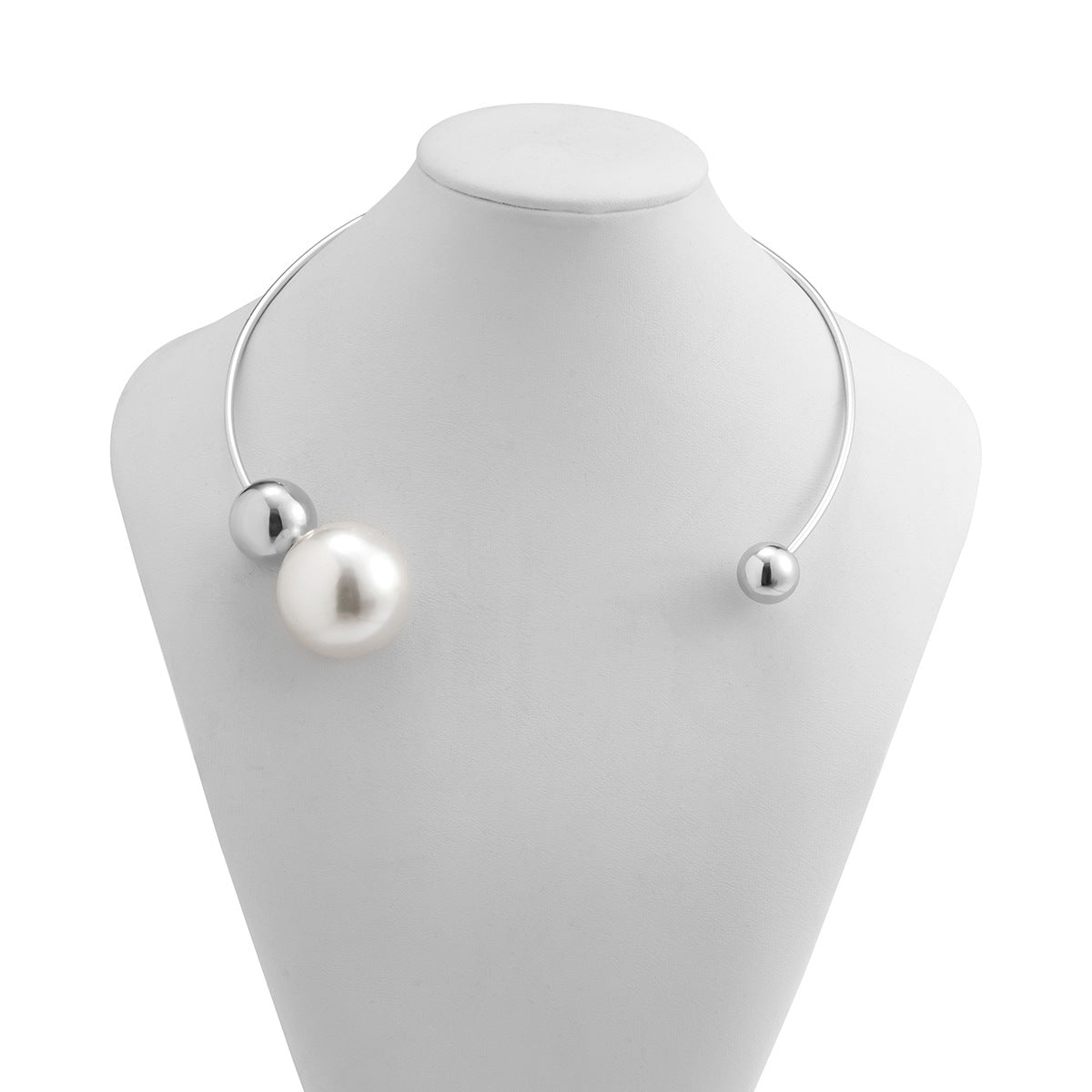 Metal circular collar necklace with simple asymmetrical imitation pearl round bead necklace for women