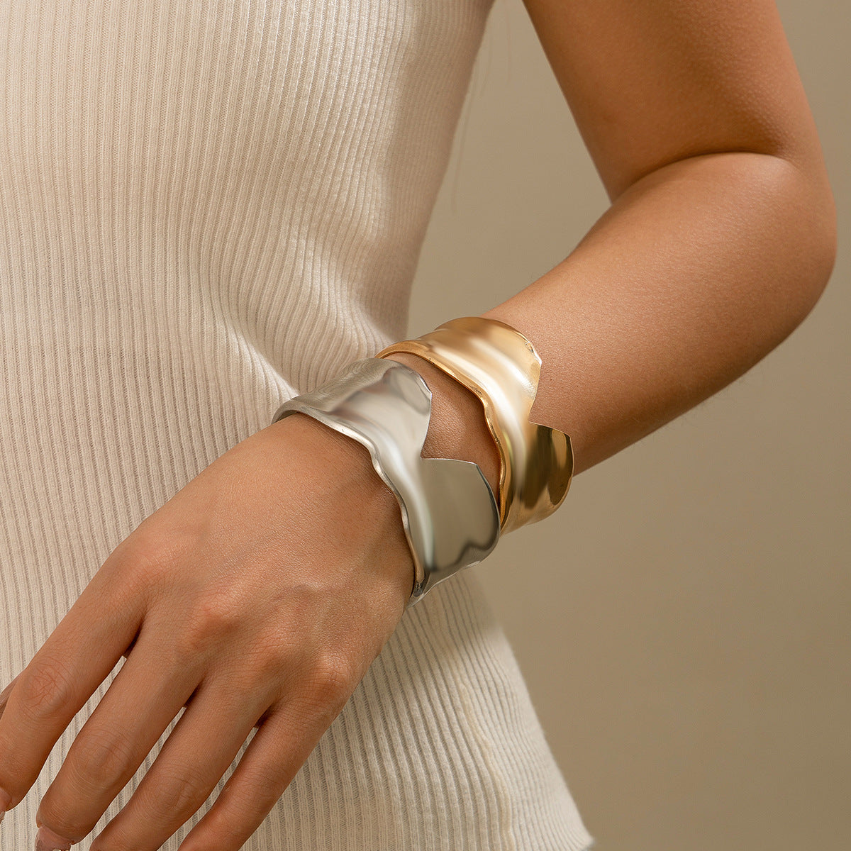 Metal style temperament bracelet