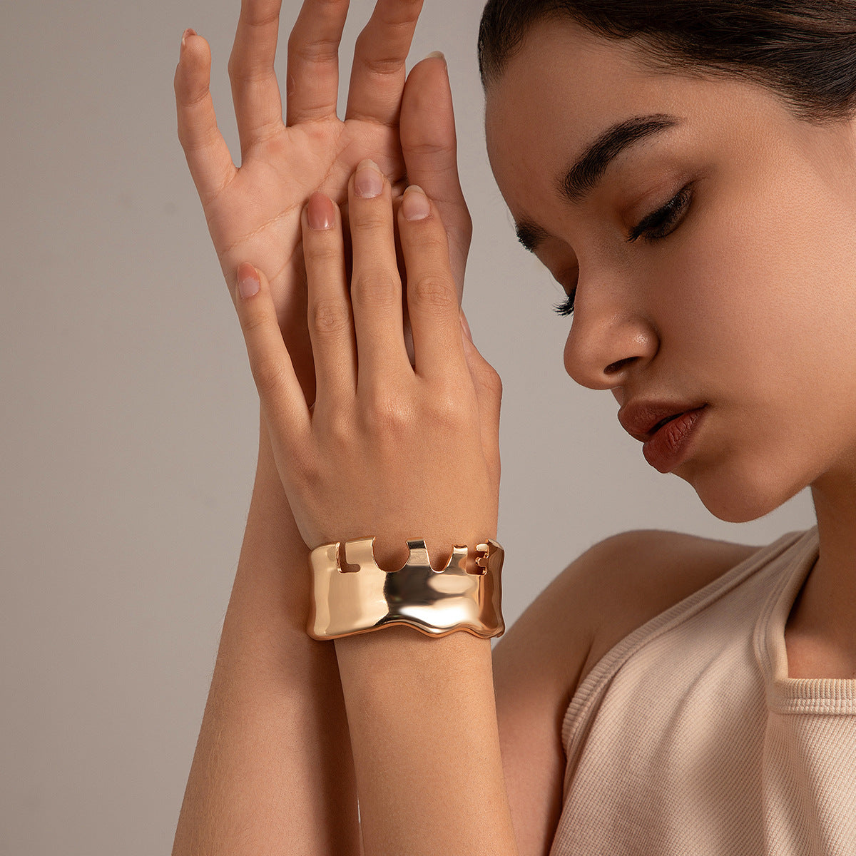 Metal style temperament bracelet