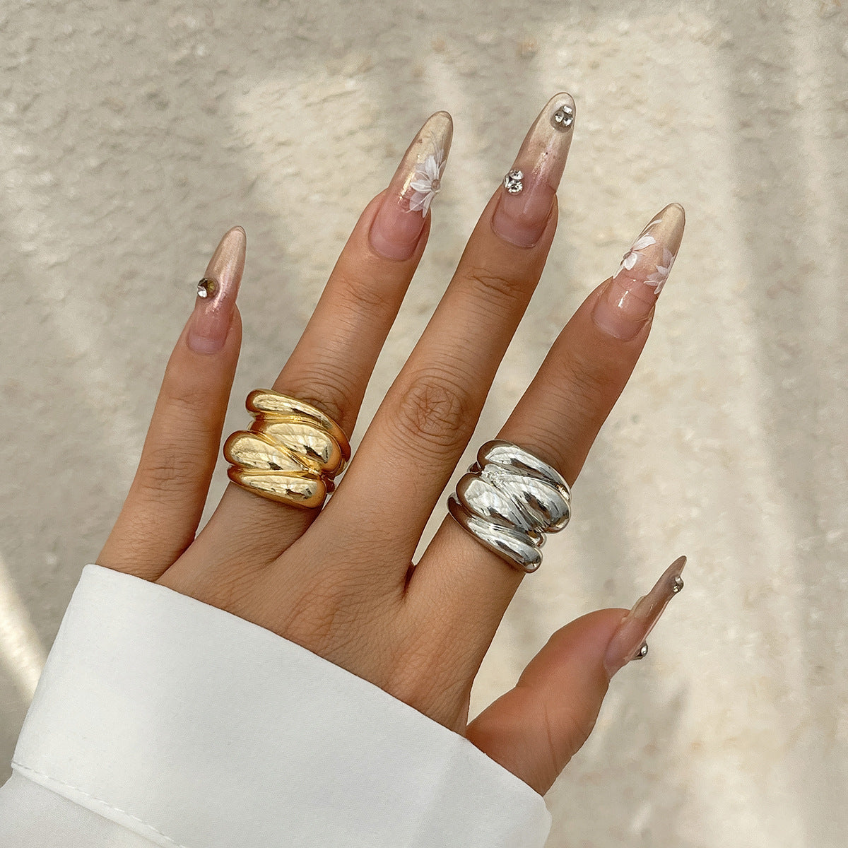 Exaggerated alloy twisted double-layer collar, sweet and cool style, minimalist choker bracelet