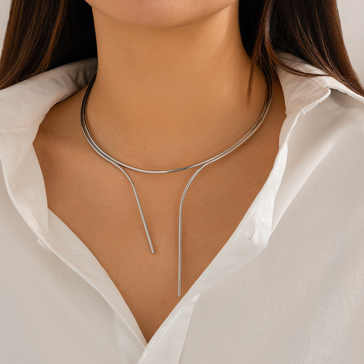 Smooth plain circle double-layer V-shaped choker