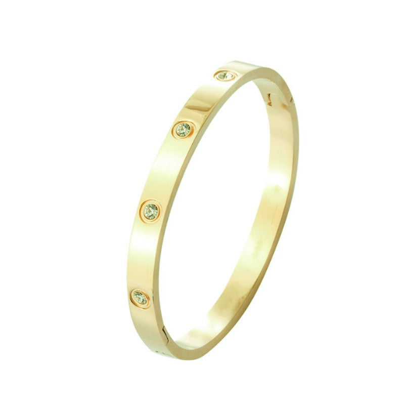 Bracelet with versatile fashion accessories