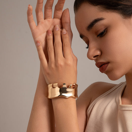 Metal style temperament bracelet