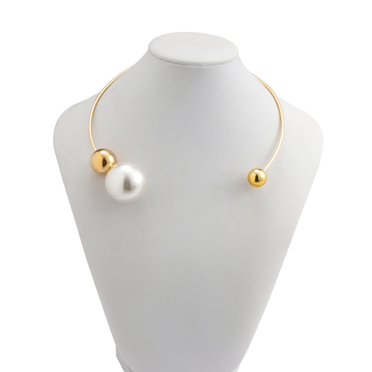 Metal circular collar necklace with simple asymmetrical imitation pearl round bead necklace for women