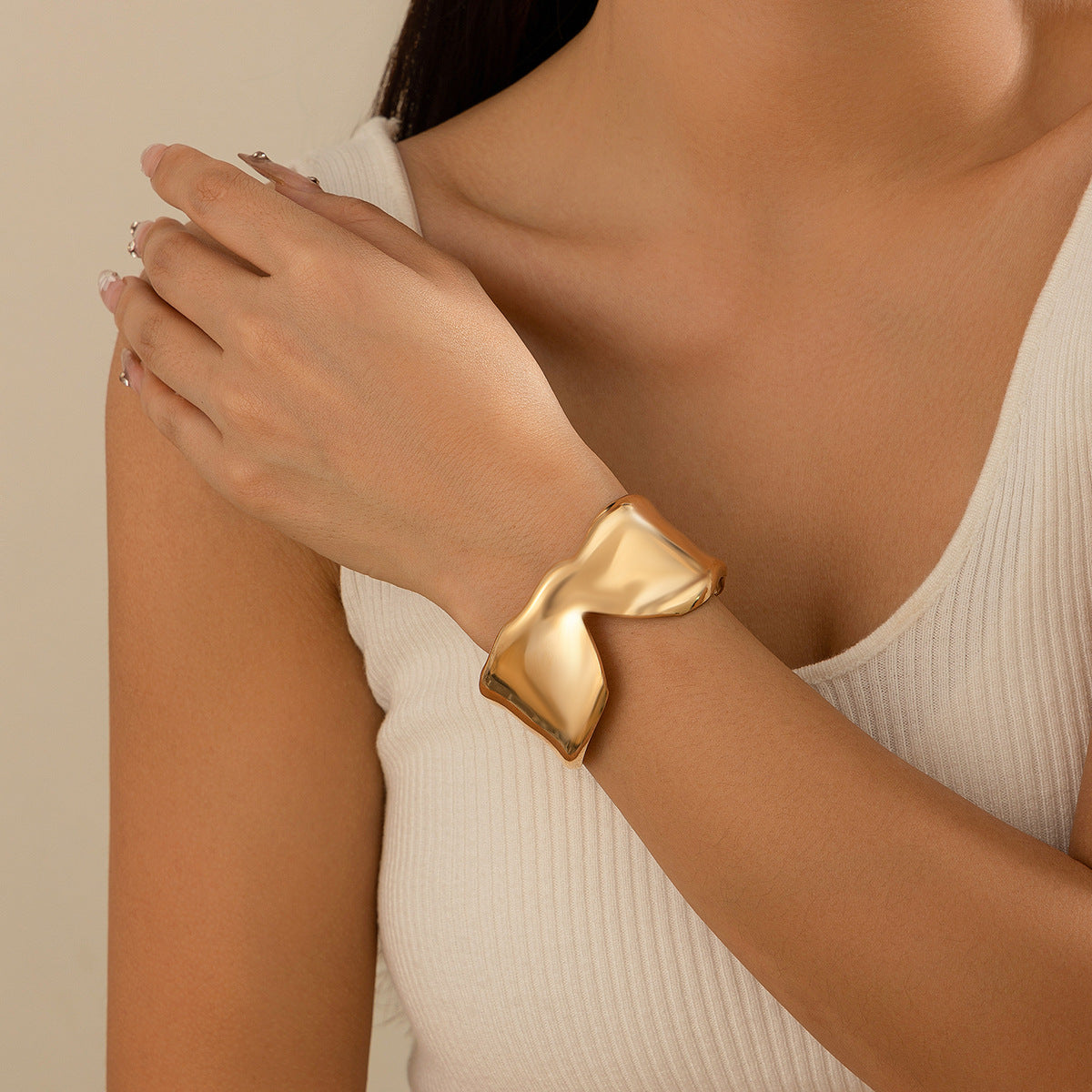Metal style temperament bracelet