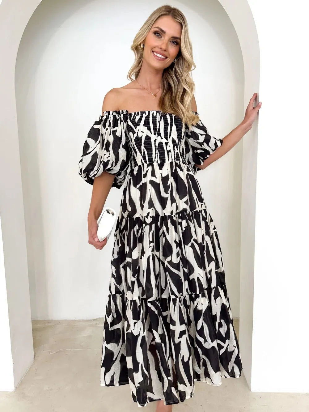 Off-shoulderklänning med smock